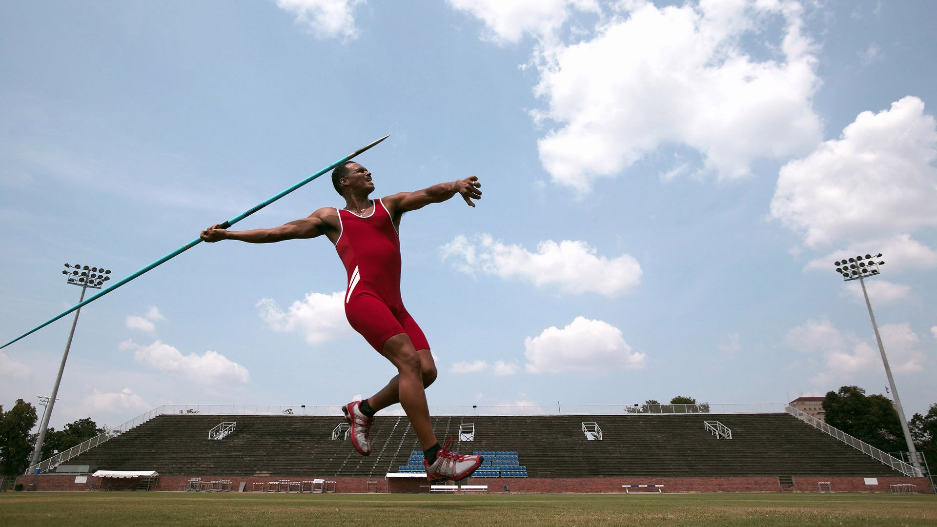 决赛焦点 阿莱克西蝶泳节奏惊艳，阿莱克西亚·阿西福特